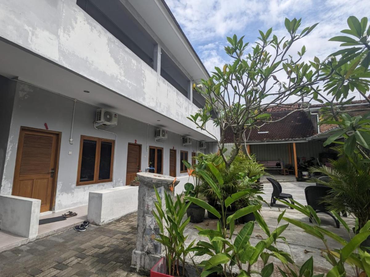 Rumah Pagar Merah Homestay Yogyakarta Extérieur photo