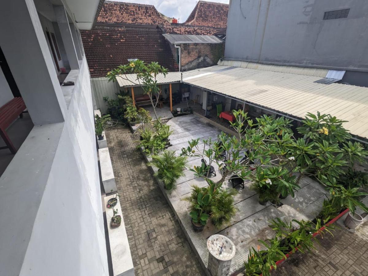 Rumah Pagar Merah Homestay Yogyakarta Extérieur photo