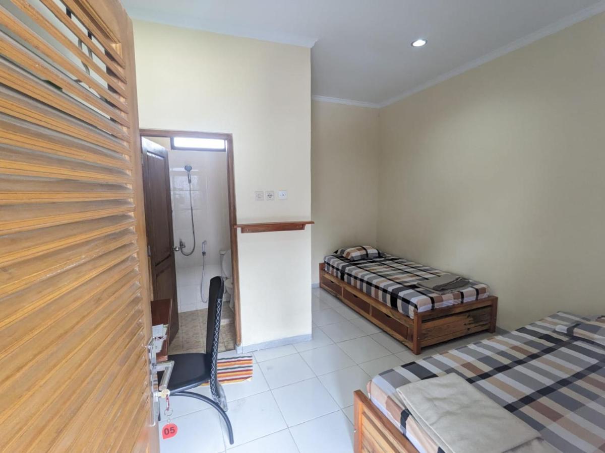 Rumah Pagar Merah Homestay Yogyakarta Extérieur photo